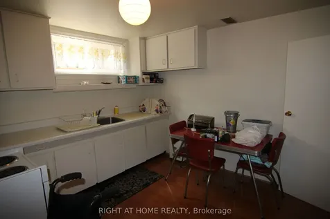 2 Manresa Lane Toronto ON M6L 1H4