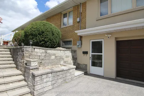 2 Manresa Lane Toronto ON M6L 1H4