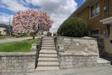 2 Manresa Lane Toronto ON M6L 1H4