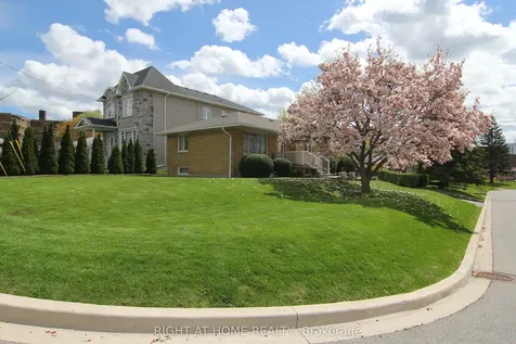 2 Manresa Lane Toronto ON M6L 1H4