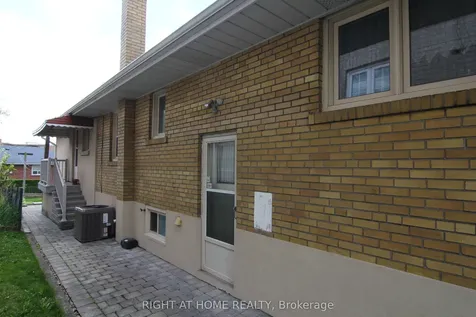 2 Manresa Lane Toronto ON M6L 1H4
