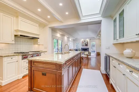 1518 Oakhill Drive Oakville ON L6J 1Y5