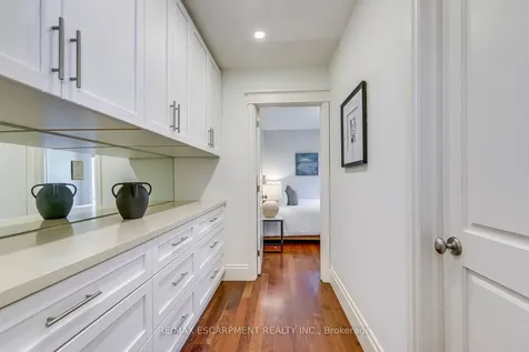 1518 Oakhill Drive Oakville ON L6J 1Y5