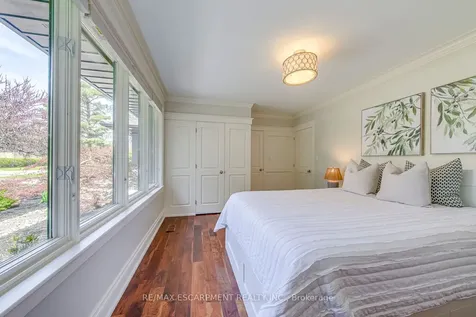 1518 Oakhill Drive Oakville ON L6J 1Y5
