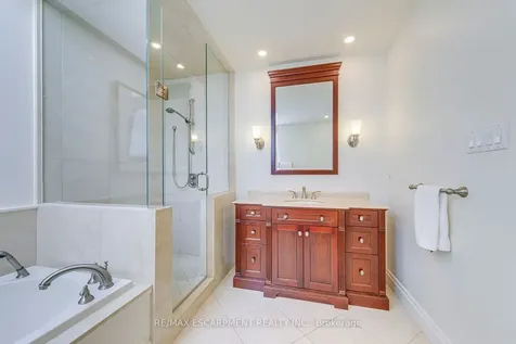 1518 Oakhill Drive Oakville ON L6J 1Y5