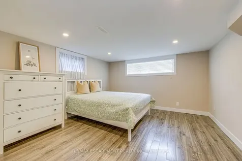 1518 Oakhill Drive Oakville ON L6J 1Y5
