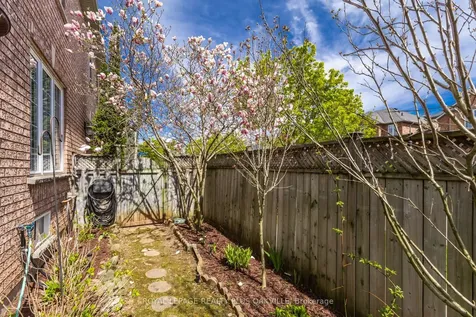 5200 Des Jardines Drive Burlington ON L7L 6R1