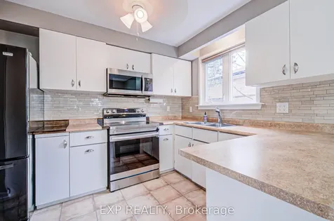 8 Sanford Crescent Brampton ON L6X 2C3