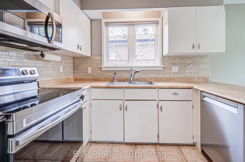 8 Sanford Crescent Brampton ON L6X 2C3