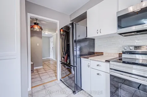 8 Sanford Crescent Brampton ON L6X 2C3