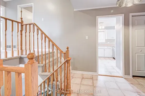 8 Sanford Crescent Brampton ON L6X 2C3