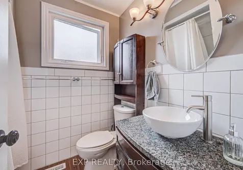 8 Sanford Crescent Brampton ON L6X 2C3