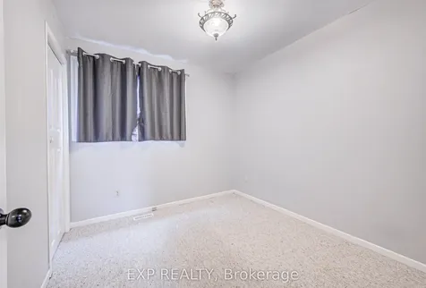 8 Sanford Crescent Brampton ON L6X 2C3