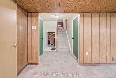 8 Sanford Crescent Brampton ON L6X 2C3