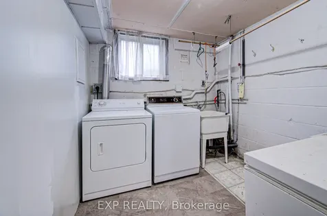 8 Sanford Crescent Brampton ON L6X 2C3