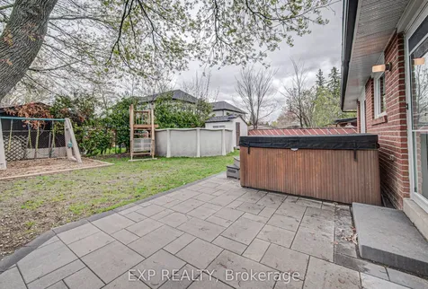 8 Sanford Crescent Brampton ON L6X 2C3