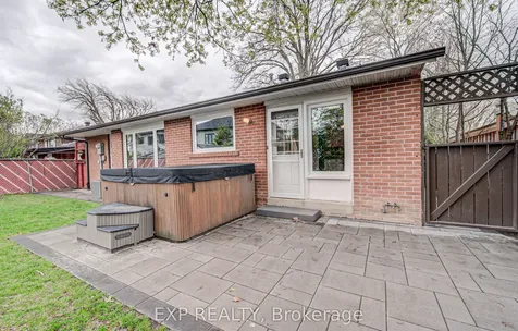 8 Sanford Crescent Brampton ON L6X 2C3