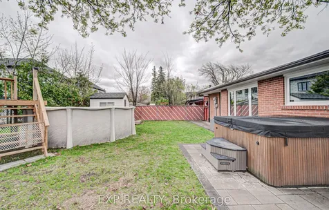 8 Sanford Crescent Brampton ON L6X 2C3