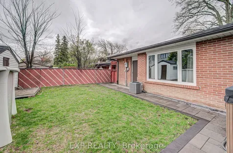 8 Sanford Crescent Brampton ON L6X 2C3