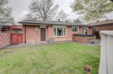 8 Sanford Crescent Brampton ON L6X 2C3