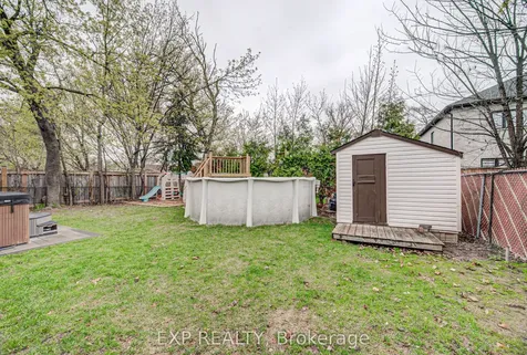 8 Sanford Crescent Brampton ON L6X 2C3