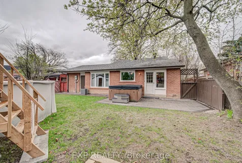 8 Sanford Crescent Brampton ON L6X 2C3