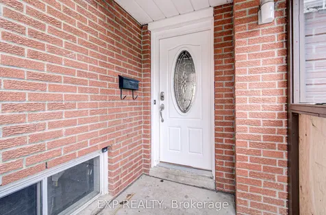 8 Sanford Crescent Brampton ON L6X 2C3