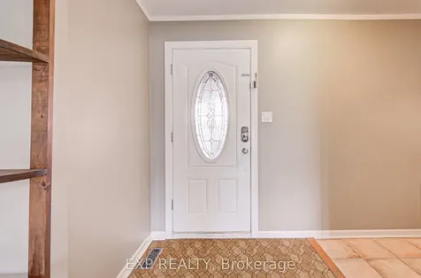 8 Sanford Crescent Brampton ON L6X 2C3