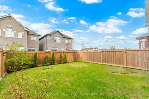 24 Duffel Crescent Halton Hills ON L7G 0M1