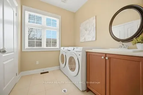 8 Kearny Avenue Caledon ON L7C 3N9