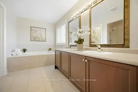 8 Kearny Avenue Caledon ON L7C 3N9