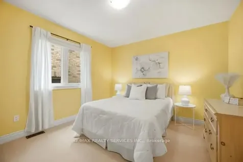 8 Kearny Avenue Caledon ON L7C 3N9