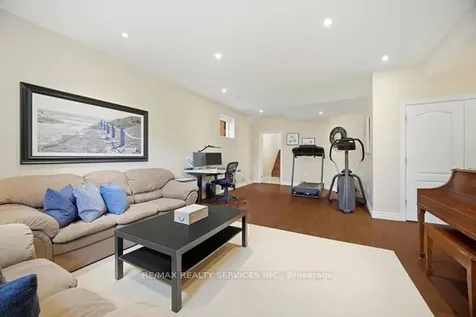 8 Kearny Avenue Caledon ON L7C 3N9