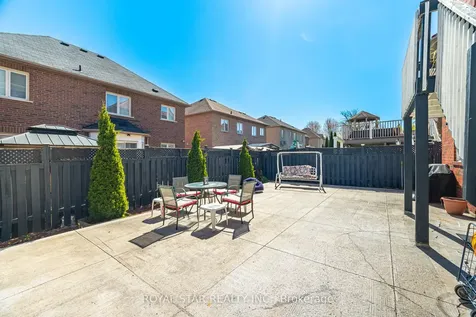 20 Summer Mist Court Brampton ON L6R 2Z1