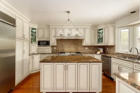 295 Shoreacres Road Burlington ON L7L 2H3