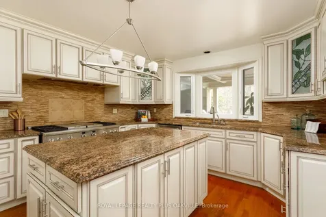 295 Shoreacres Road Burlington ON L7L 2H3