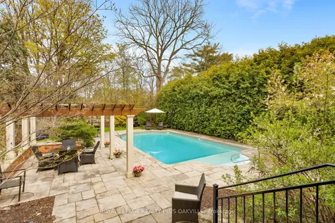 295 Shoreacres Road Burlington ON L7L 2H3