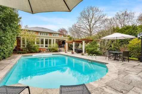 295 Shoreacres Road Burlington ON L7L 2H3