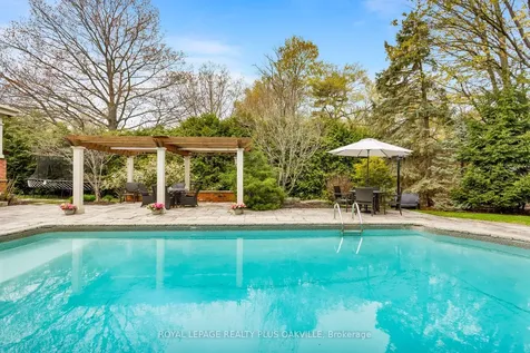 295 Shoreacres Road Burlington ON L7L 2H3