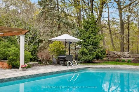 295 Shoreacres Road Burlington ON L7L 2H3