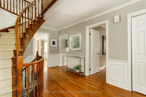 295 Shoreacres Road Burlington ON L7L 2H3