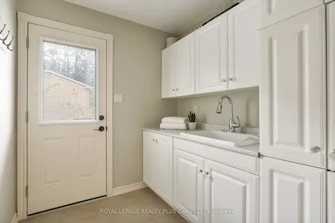 295 Shoreacres Road Burlington ON L7L 2H3