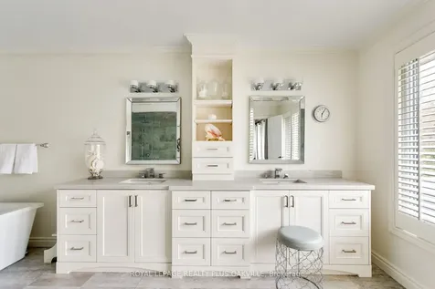 295 Shoreacres Road Burlington ON L7L 2H3