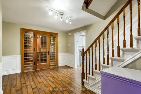 295 Shoreacres Road Burlington ON L7L 2H3