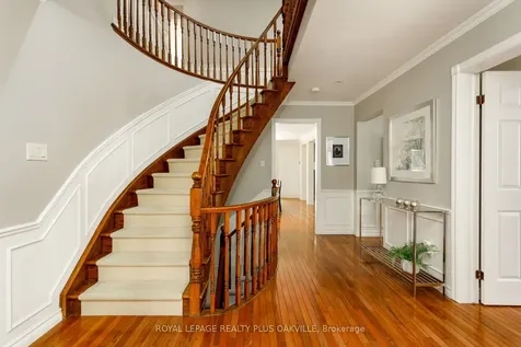 295 Shoreacres Road Burlington ON L7L 2H3