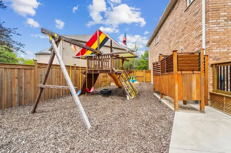 2134 Danube Court Mississauga ON L5K 2T1