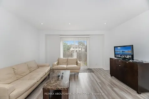 2779 Gananoque Drive Mississauga ON L5N 2E4