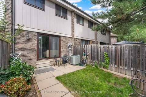 2779 Gananoque Drive Mississauga ON L5N 2E4