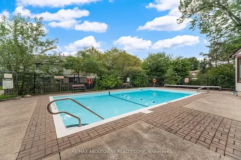2779 Gananoque Drive Mississauga ON L5N 2E4