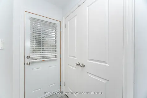 2779 Gananoque Drive Mississauga ON L5N 2E4